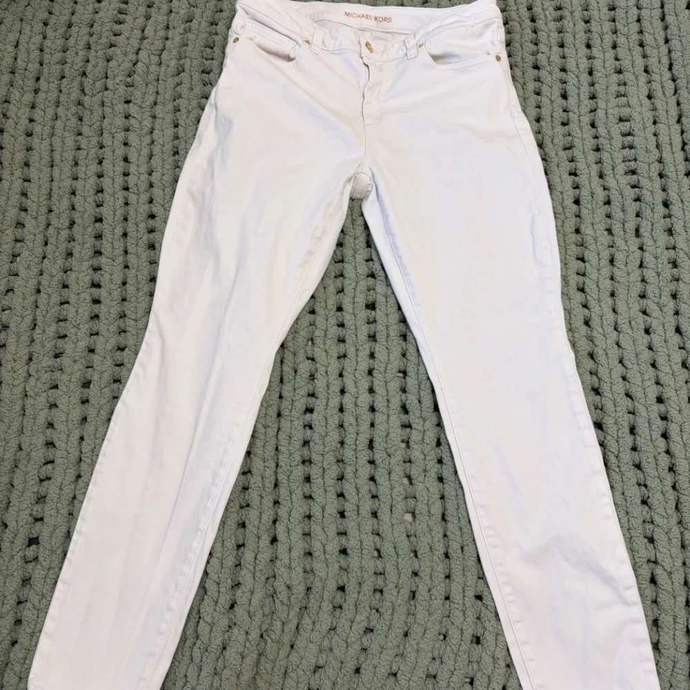 Michael Kors White Skinny Jeans – Size 8 – Gold Button Detail ✨🤍